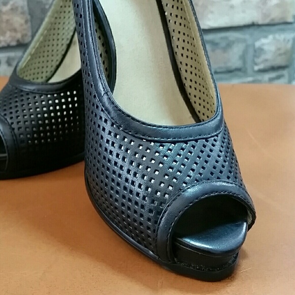 Levity Black Leather Peep-Toe High Heels - Size 5.5 - Picture 5 of 8